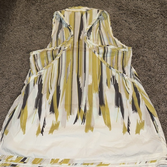 BCBG MAXAZRIA SIZE SMALL - Picture 7 of 7